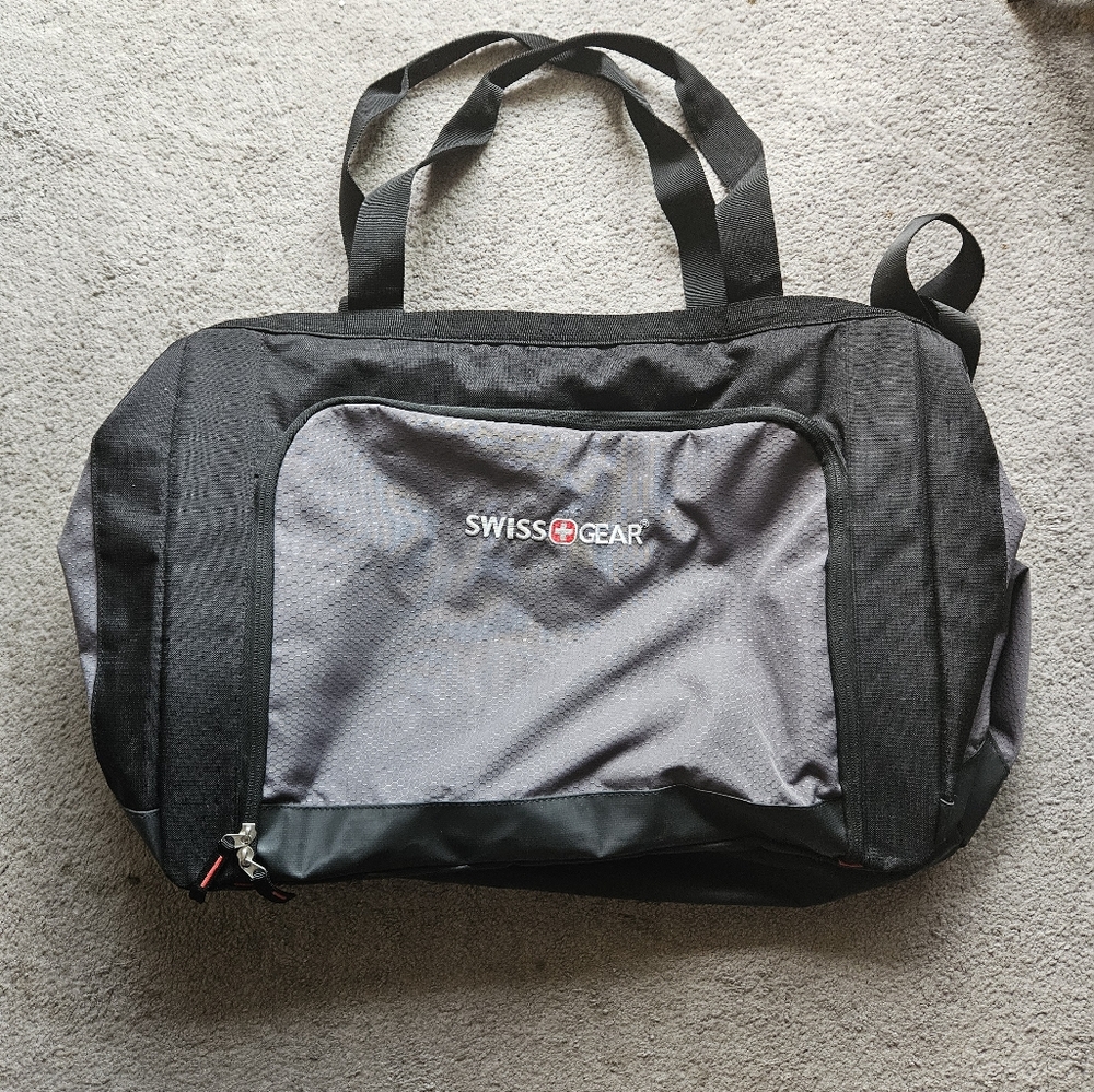 Swissgear Swiss Gear collapsible duffle bag. Like new.